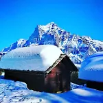 Swisshut Modern 5min West Station - Apart. Rugen 2 * Interlaken