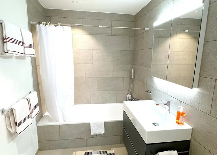 Casa de Férias Swisshut Modern 5min West Station - Apart. Rugen 2 *